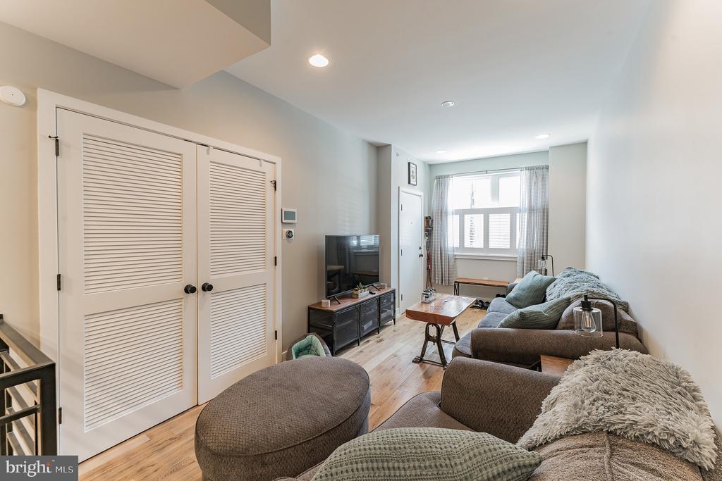 614 W MASTER STREET Unit: 1