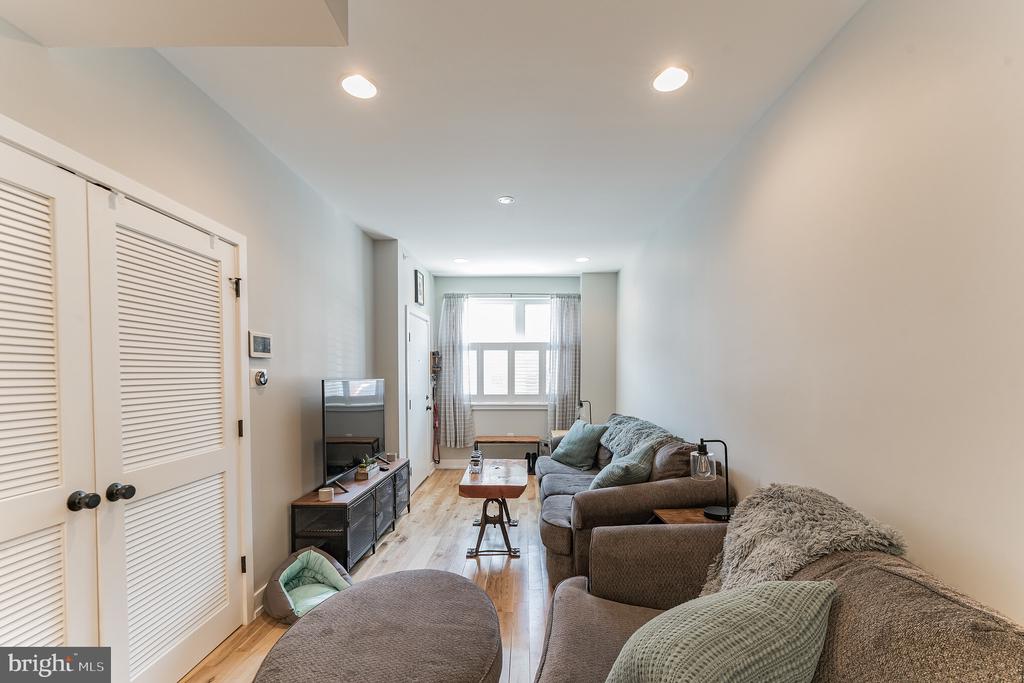 614 W MASTER STREET Unit: 1