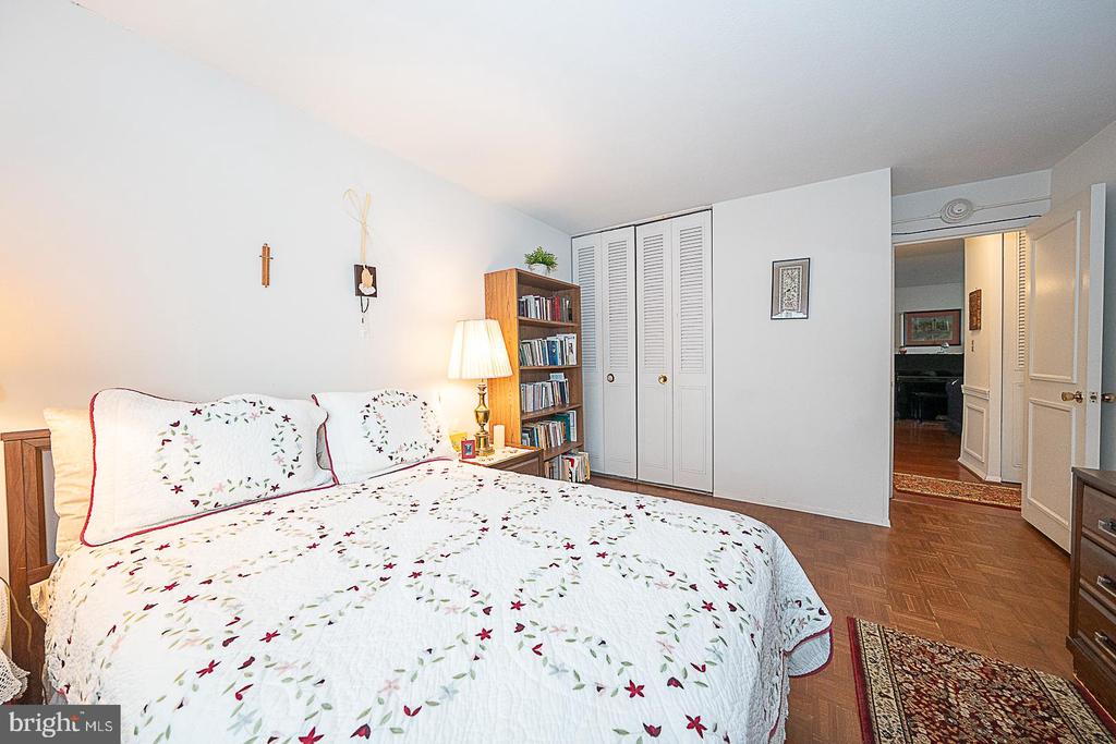 1919 CHESTNUT STREET Unit: 1618