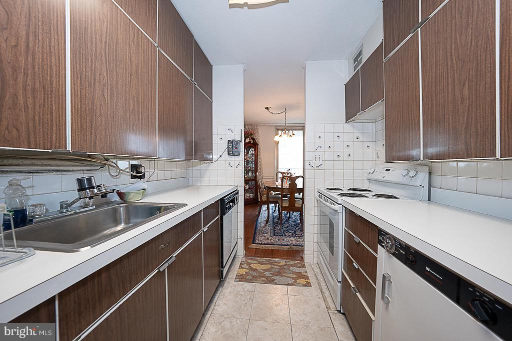 1919 CHESTNUT STREET Unit: 1618