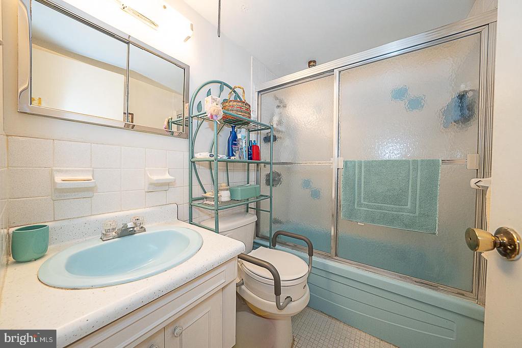 1919 CHESTNUT STREET Unit: 1618