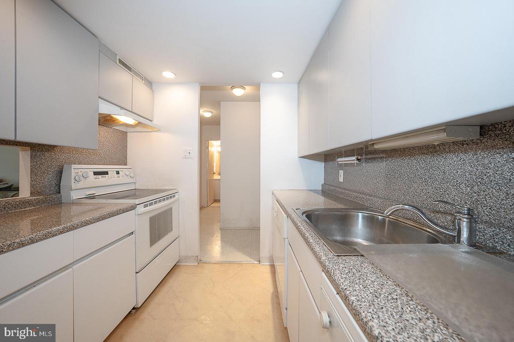 1901 JOHN F KENNEDY BOULEVARD Unit: 2714
