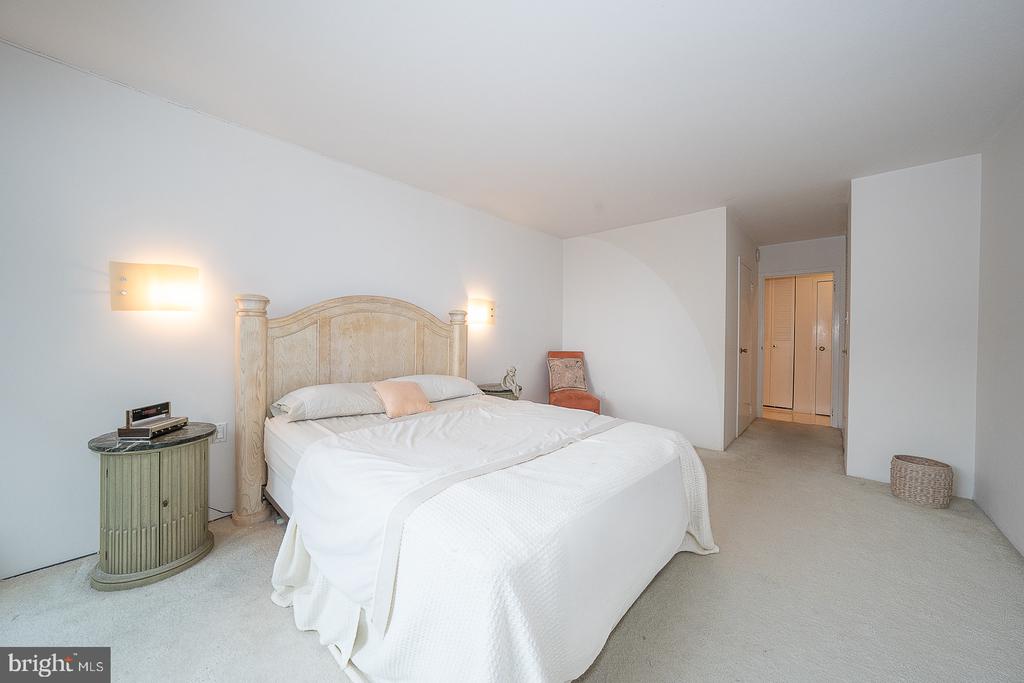 1901 JOHN F KENNEDY BOULEVARD Unit: 2714