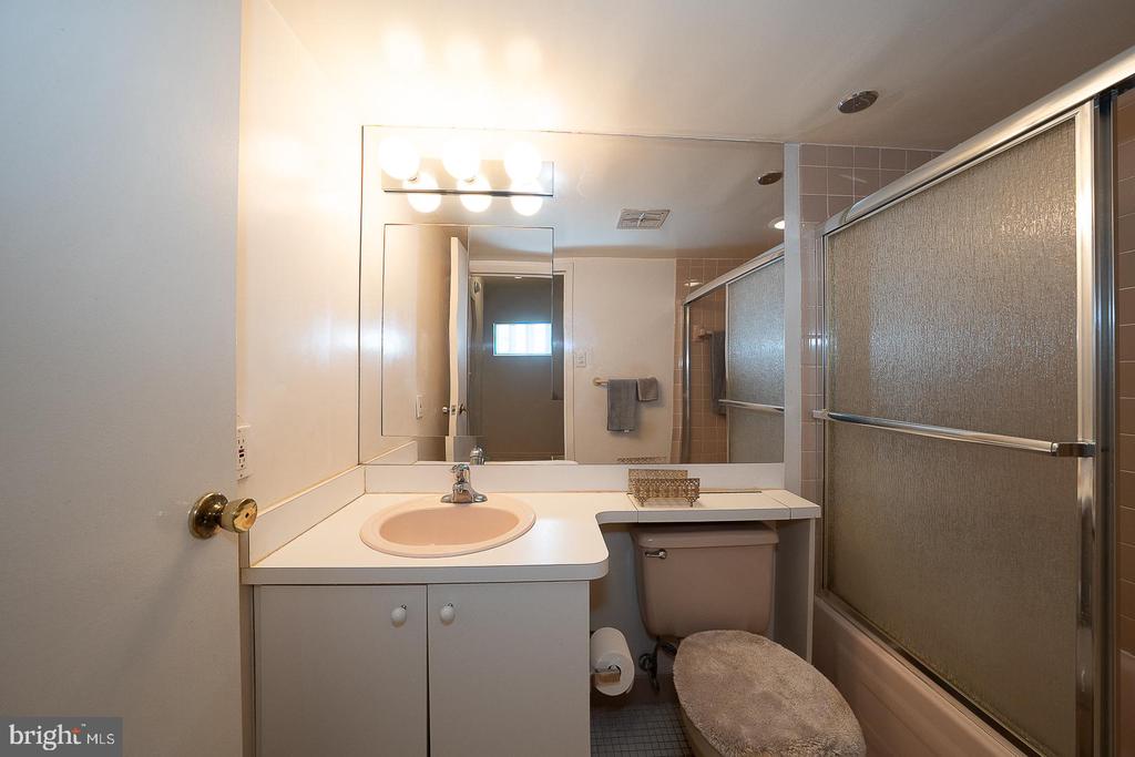 1901 JOHN F KENNEDY BOULEVARD Unit: 2714
