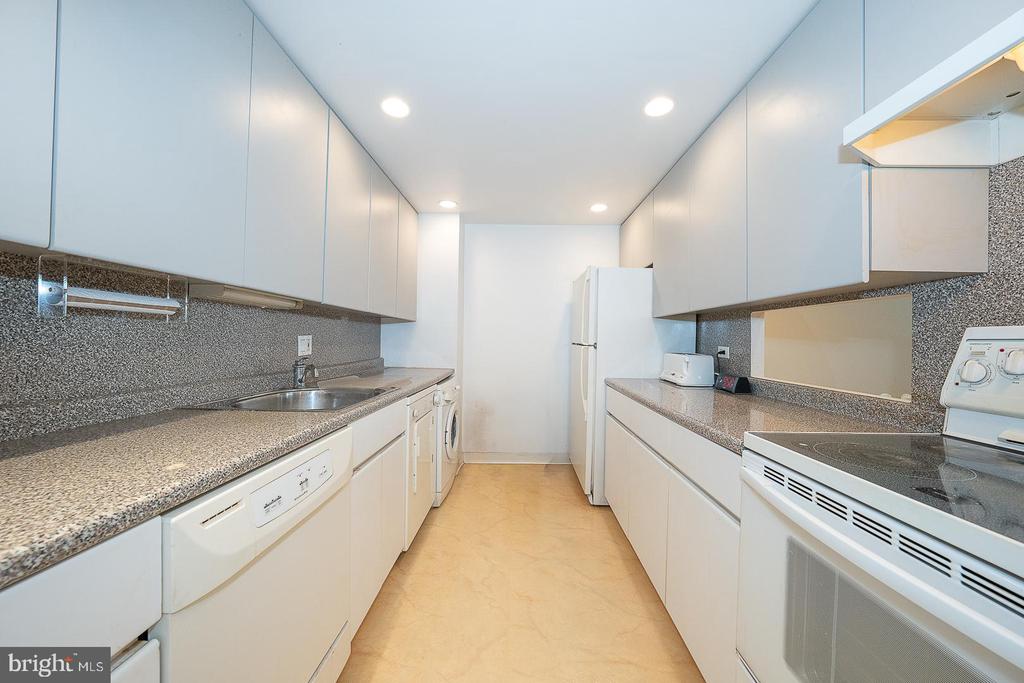 1901 JOHN F KENNEDY BOULEVARD Unit: 2714