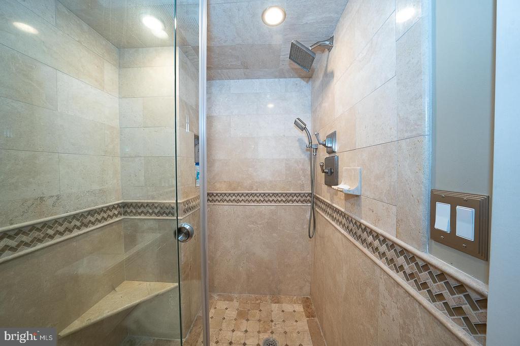 1919 CHESTNUT STREET Unit: 2020