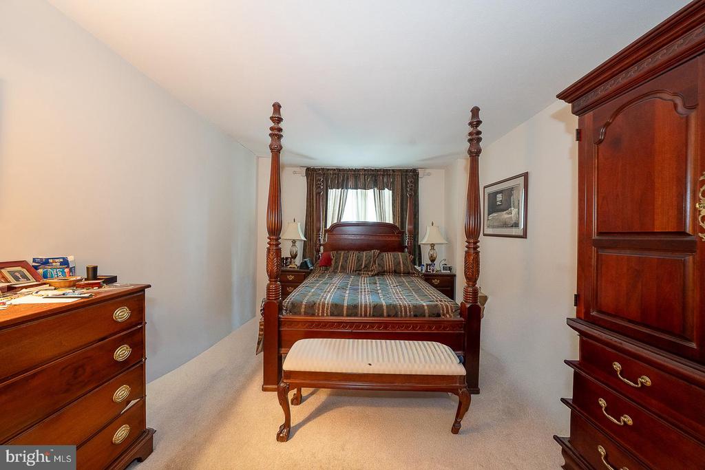 1919 CHESTNUT STREET Unit: 2020
