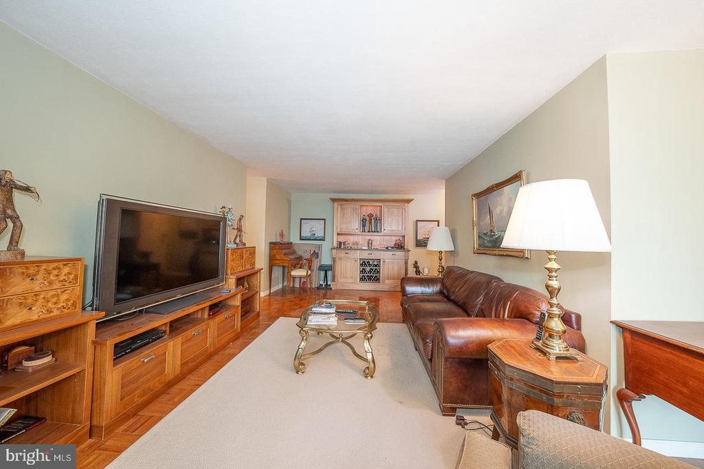 1919 CHESTNUT STREET Unit: 2020