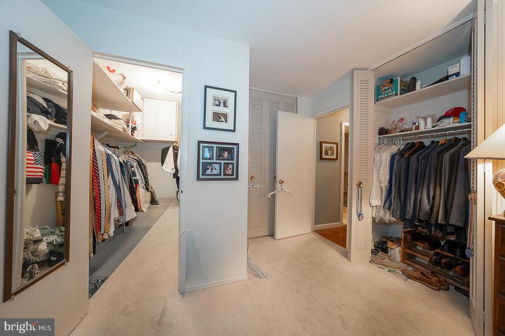 1919 CHESTNUT STREET Unit: 2020