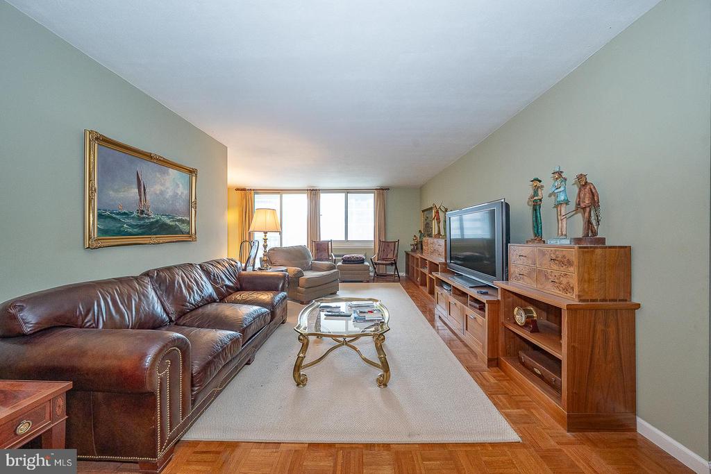 1919 CHESTNUT STREET Unit: 2020