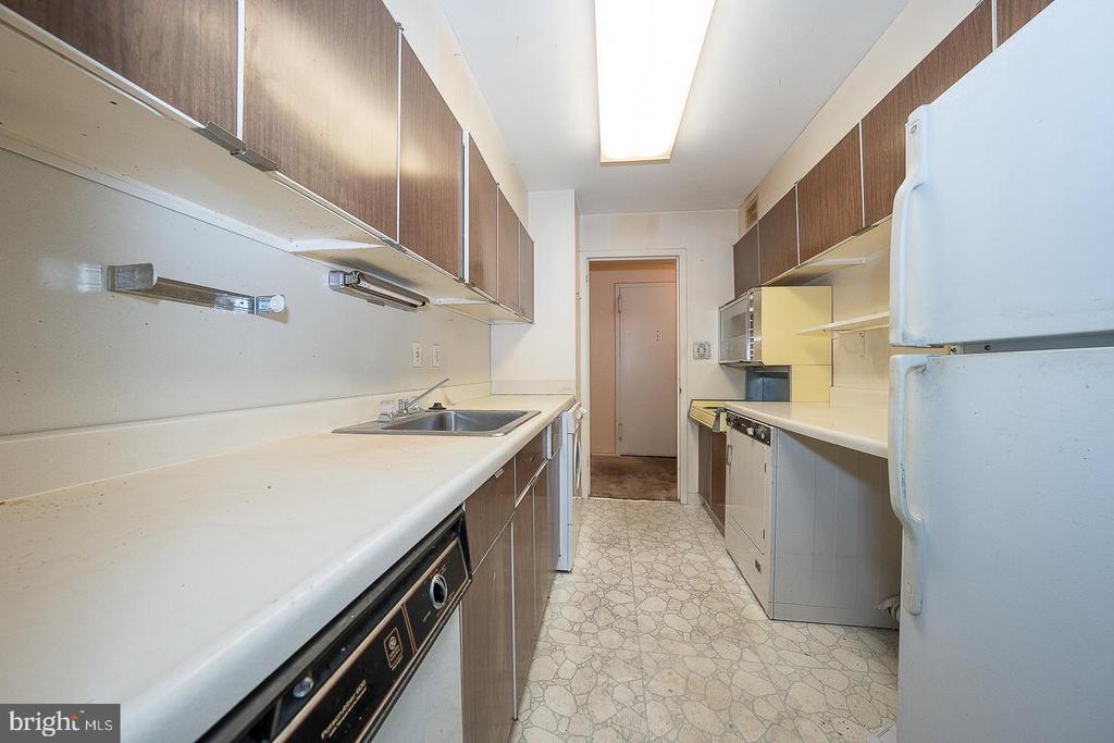 1919 CHESTNUT STREET Unit: 2521