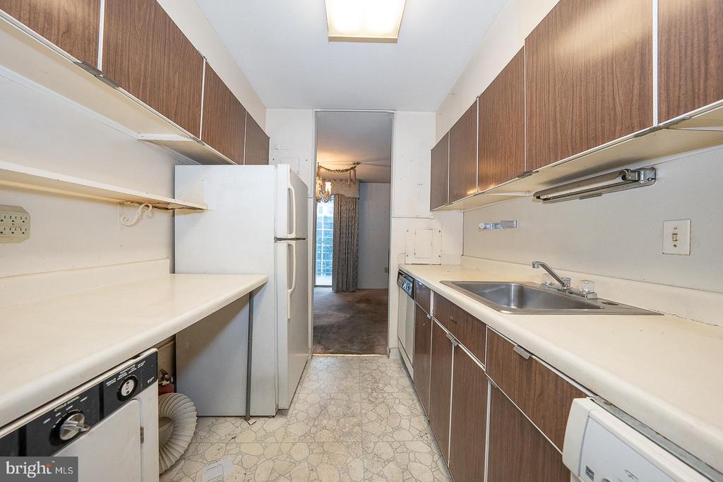1919 CHESTNUT STREET Unit: 2521