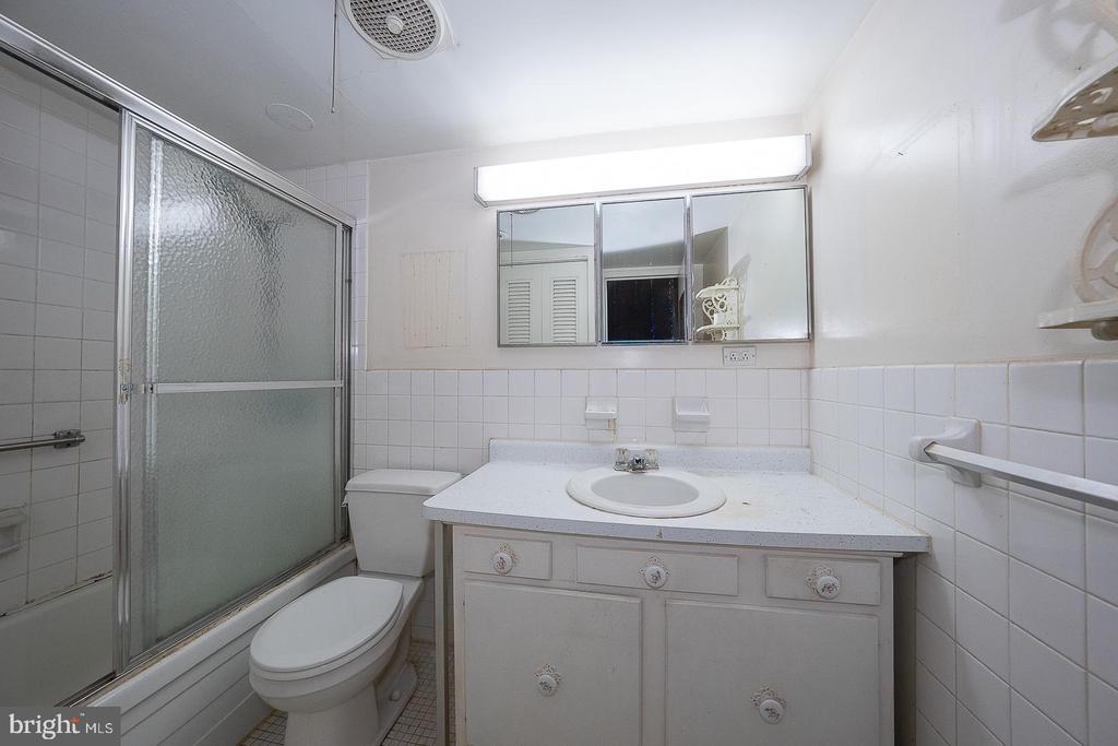1919 CHESTNUT STREET Unit: 2521