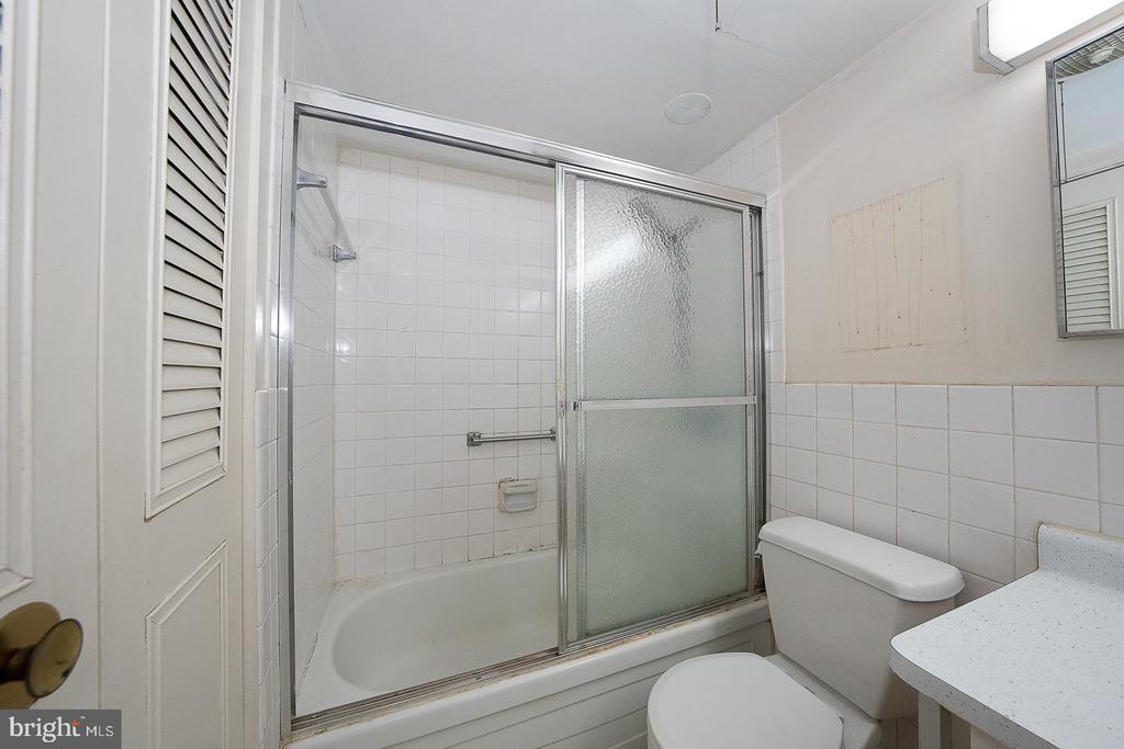 1919 CHESTNUT STREET Unit: 2521