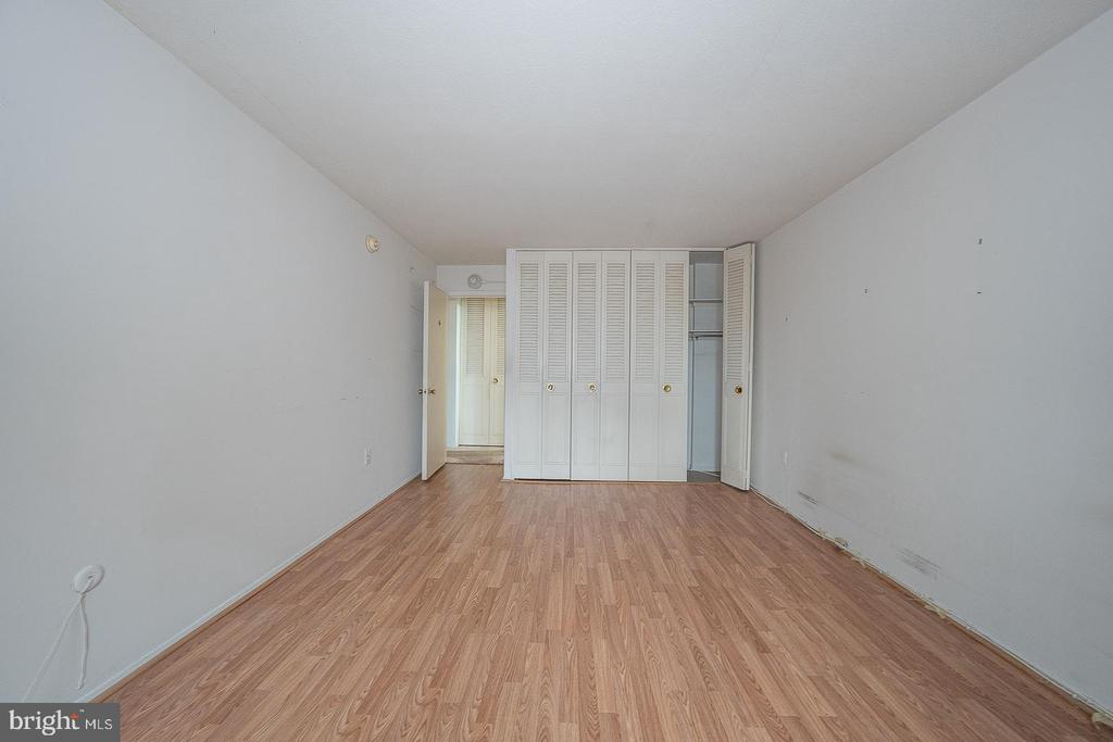 1919 CHESTNUT STREET Unit: 2521