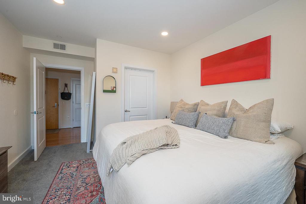 111 S 15TH STREET Unit: 2001
