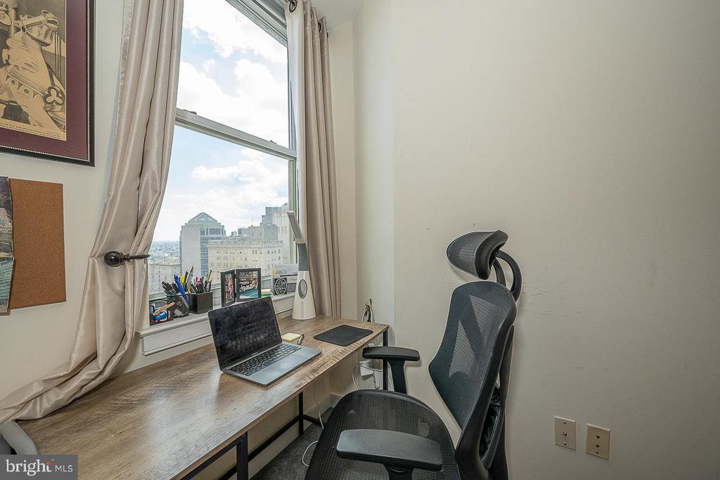 111 S 15TH STREET Unit: 2001