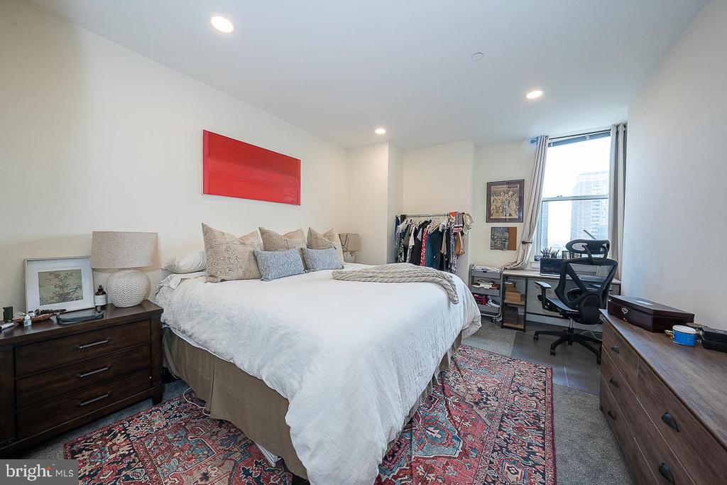 111 S 15TH STREET Unit: 2001
