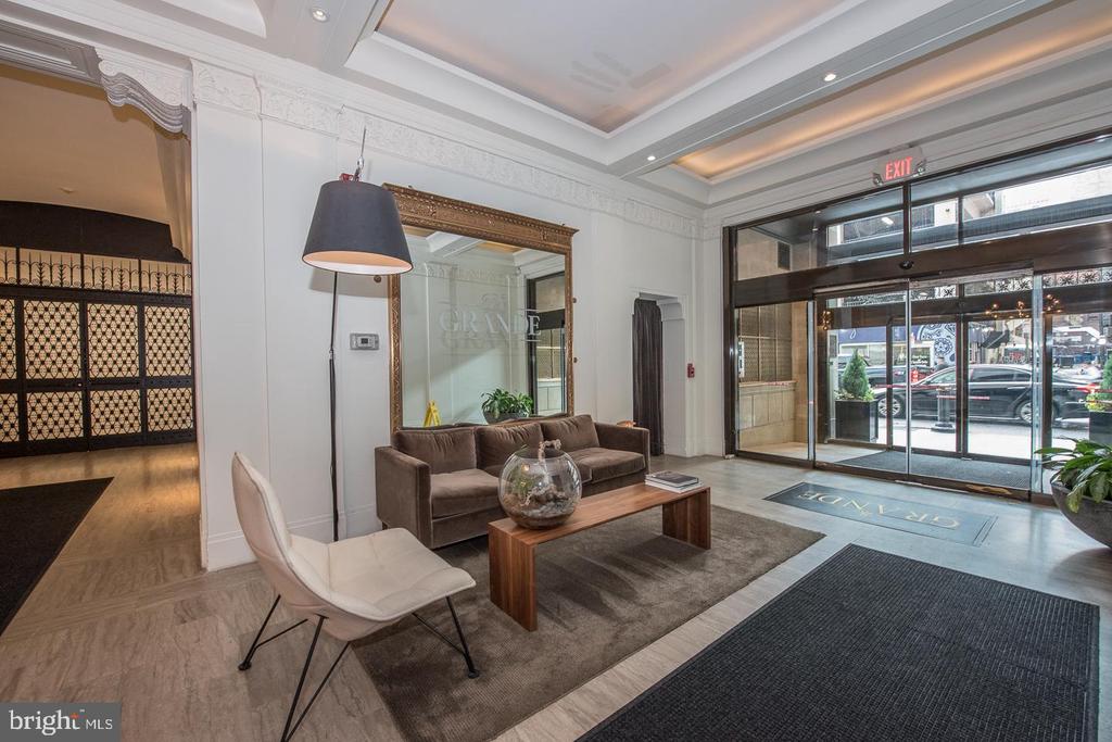 111 S 15TH STREET Unit: 2001