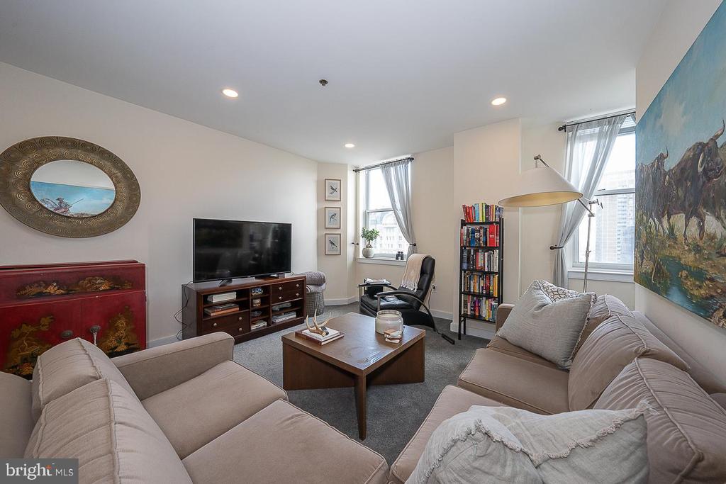 111 S 15TH STREET Unit: 2001
