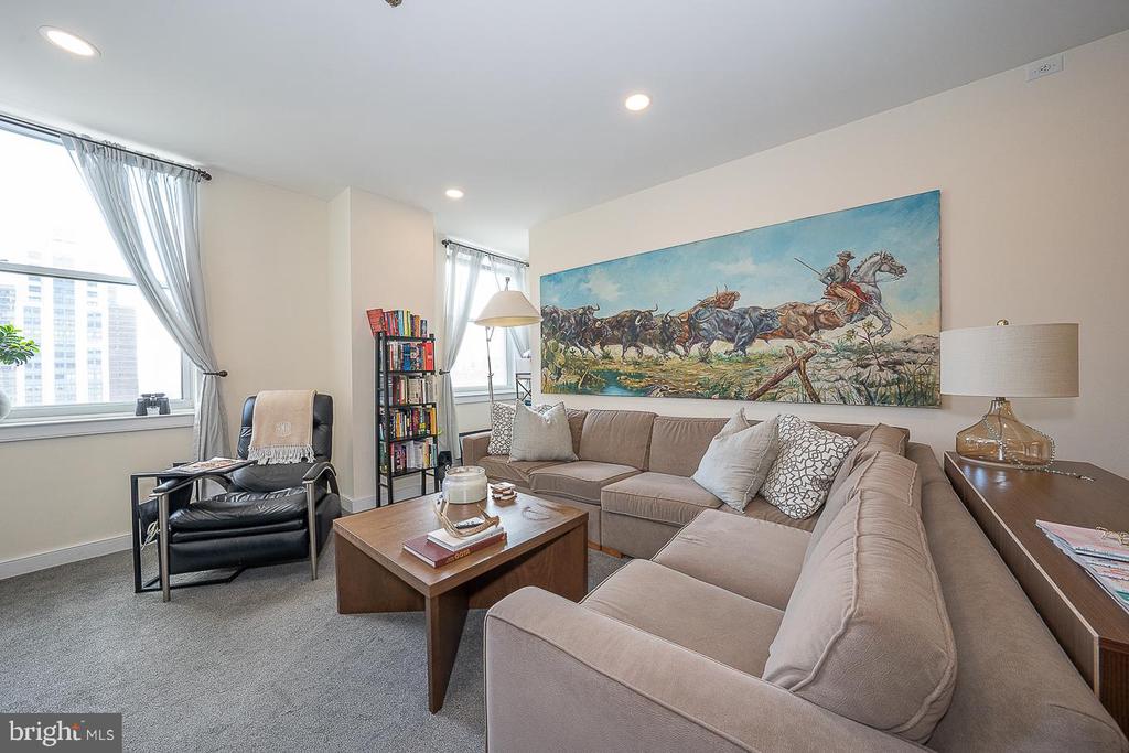 111 S 15TH STREET Unit: 2001