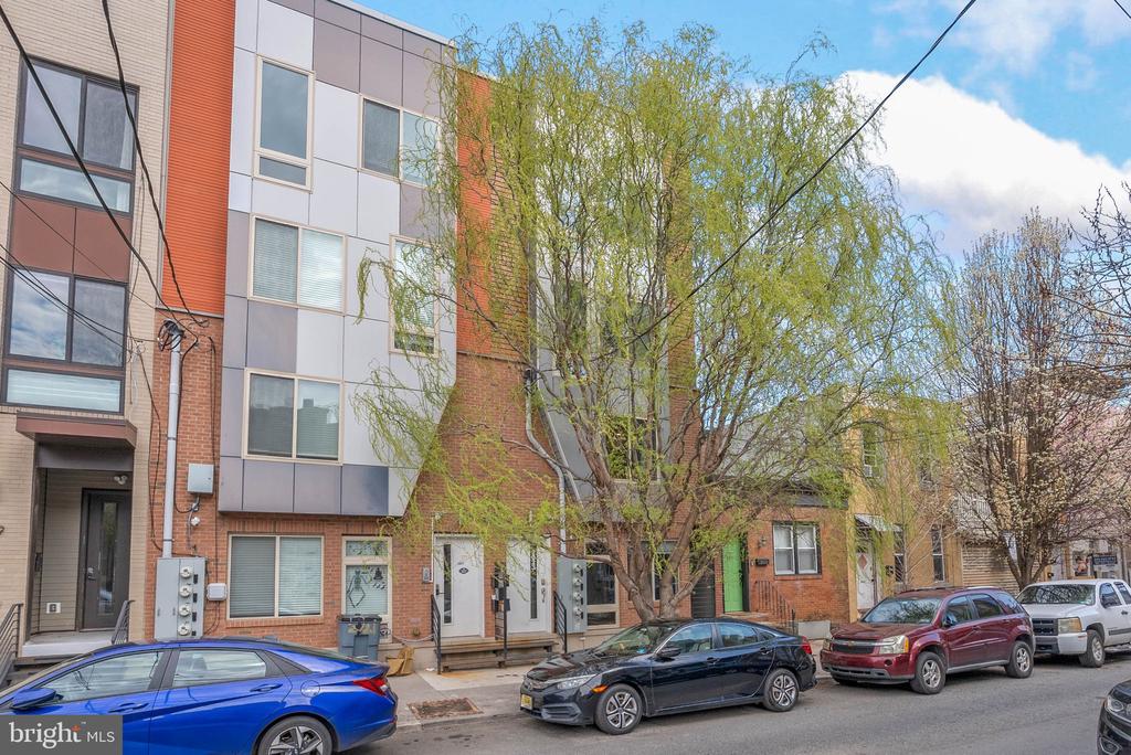 2023 E SUSQUEHANNA AVENUE Unit: 3