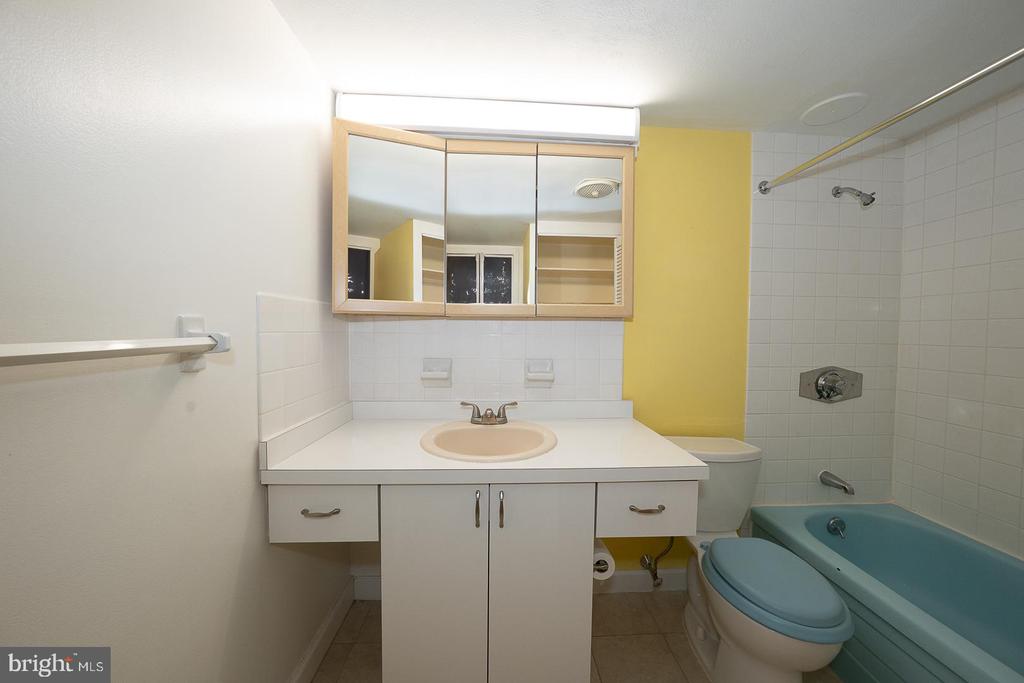 1919 CHESTNUT STREET Unit: 1016