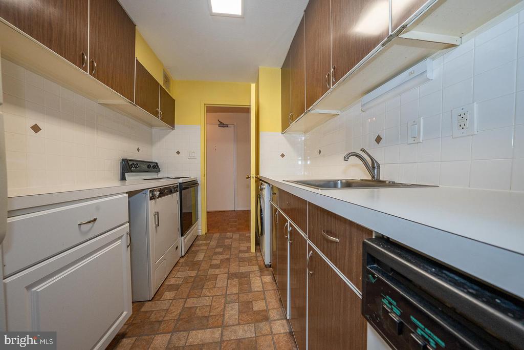 1919 CHESTNUT STREET Unit: 1016