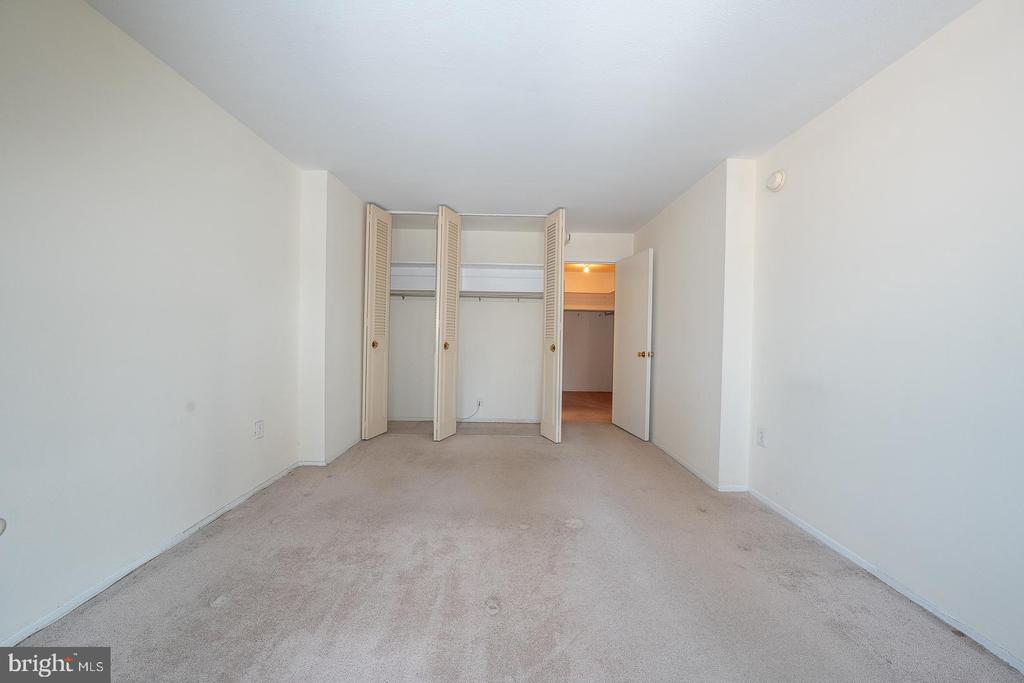 1919 CHESTNUT STREET Unit: 1016