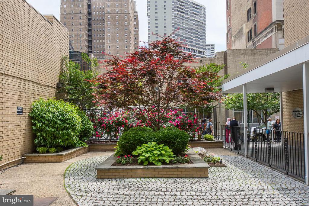 1919 CHESTNUT STREET Unit: 1016