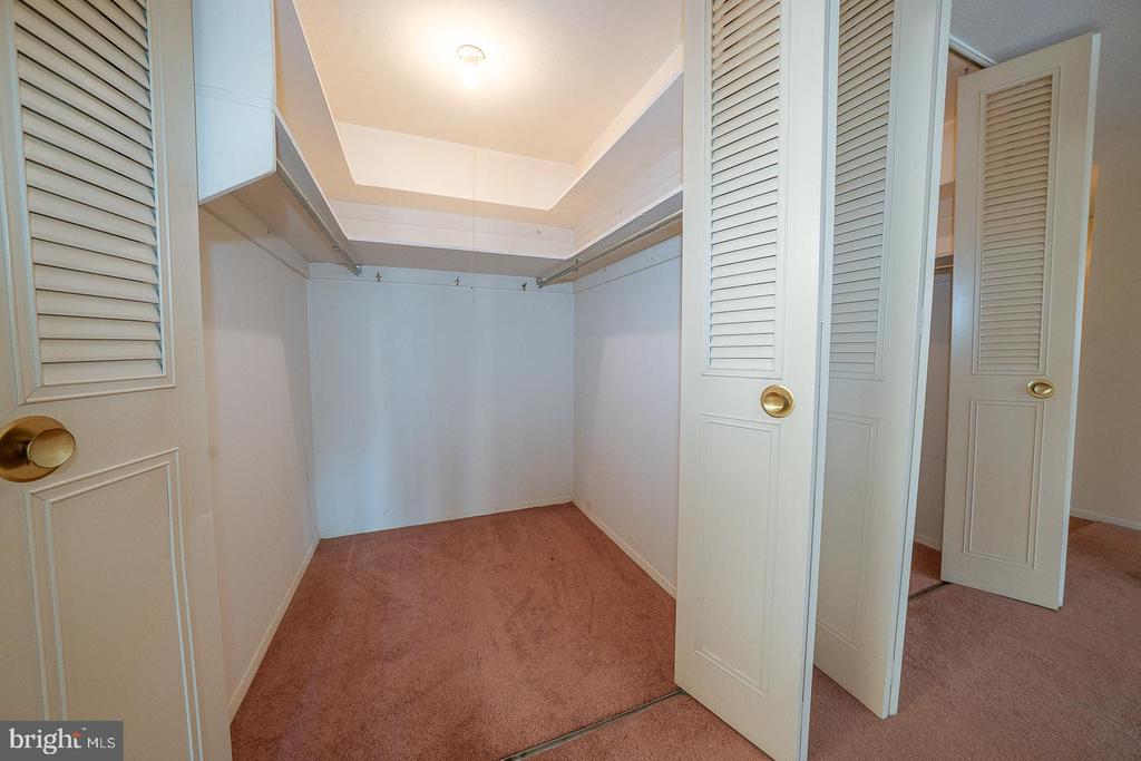 1919 CHESTNUT STREET Unit: 1016