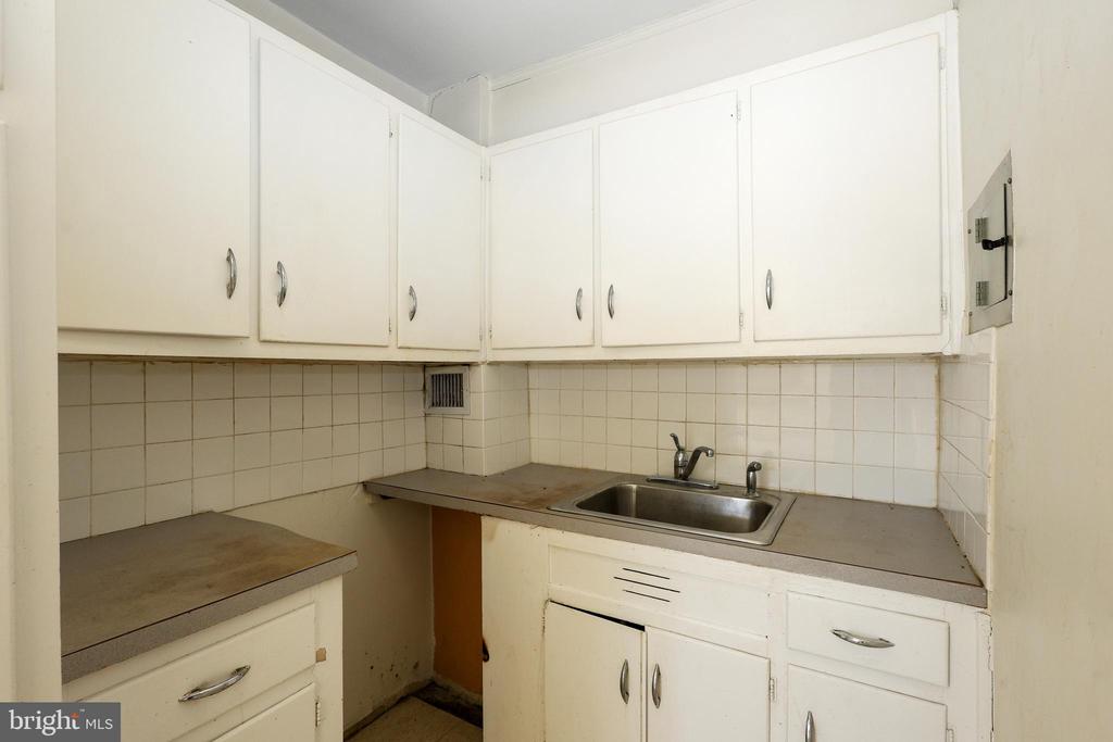 118 S 21ST STREET Unit: 911