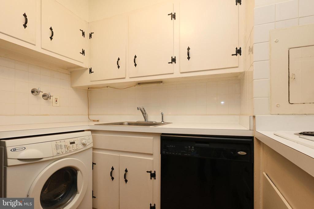 1900 JOHN F KENNEDY BOULEVARD Unit: 918
