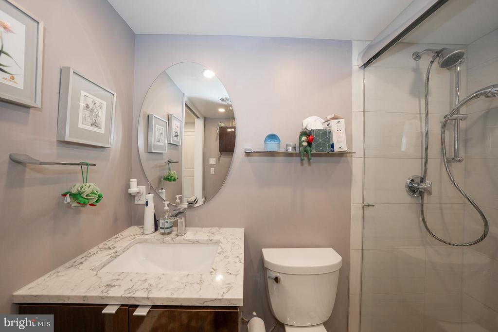 1919 CHESTNUT STREET Unit: 1018