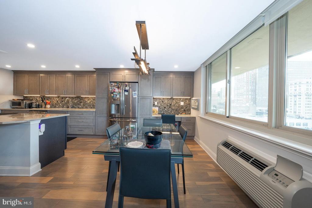 1919 CHESTNUT STREET Unit: 1018