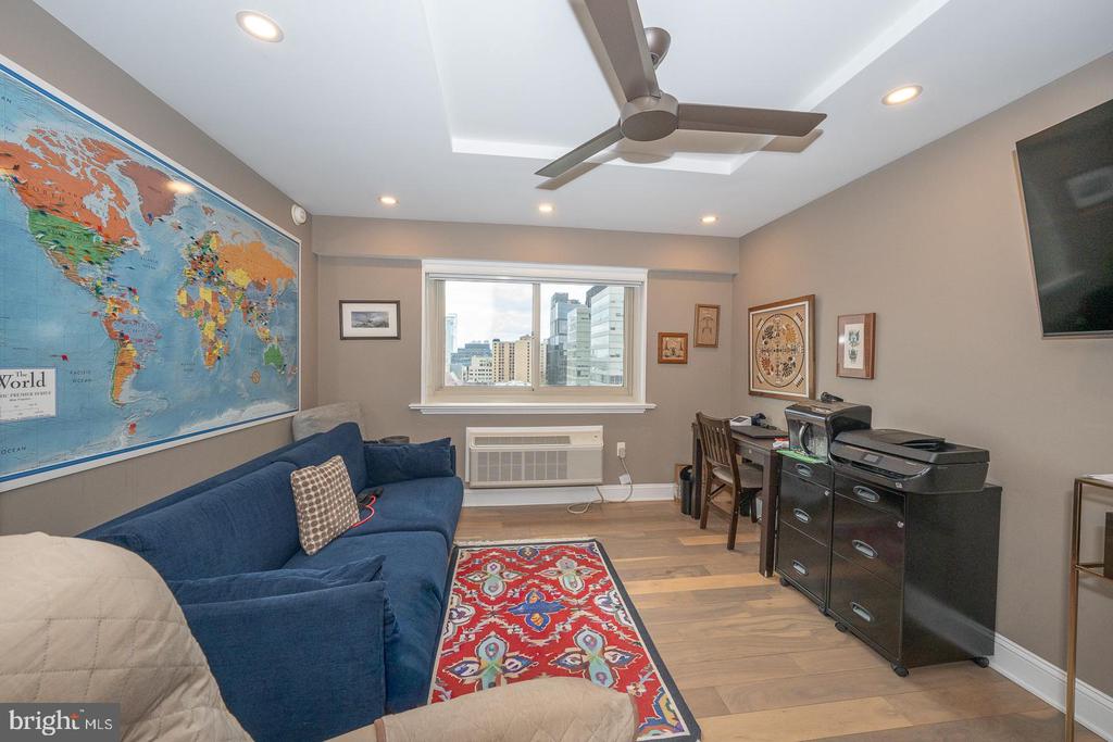 1919 CHESTNUT STREET Unit: 1018