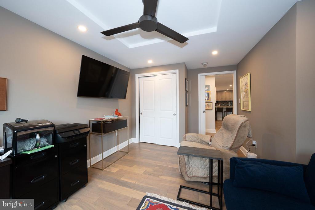 1919 CHESTNUT STREET Unit: 1018