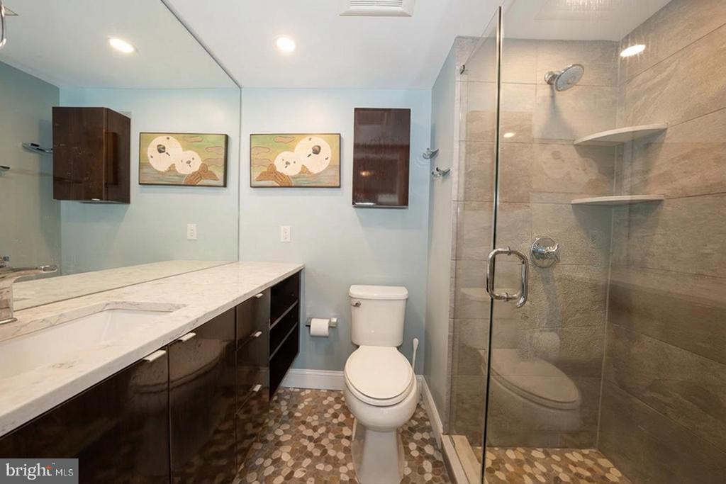 1919 CHESTNUT STREET Unit: 1018