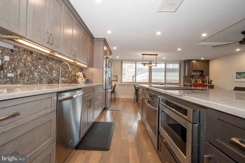 1919 CHESTNUT STREET Unit: 1018