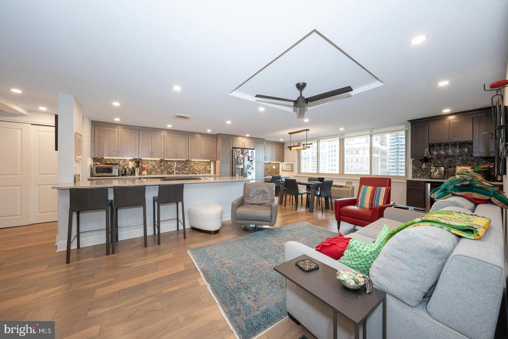 1919 CHESTNUT STREET Unit: 1018