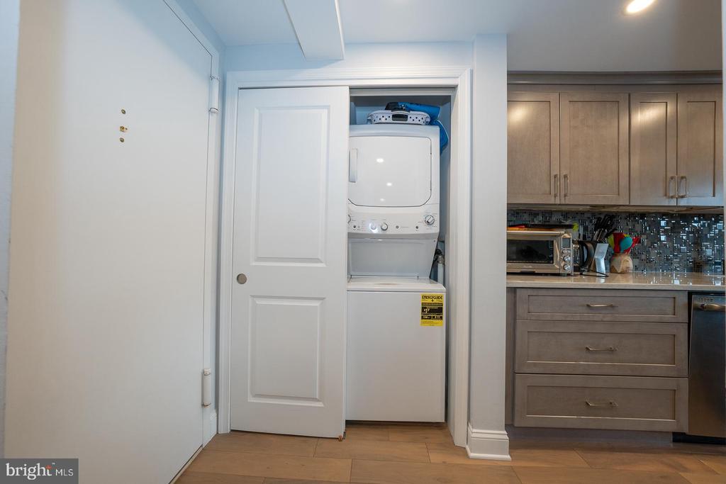 1919 CHESTNUT STREET Unit: 1018