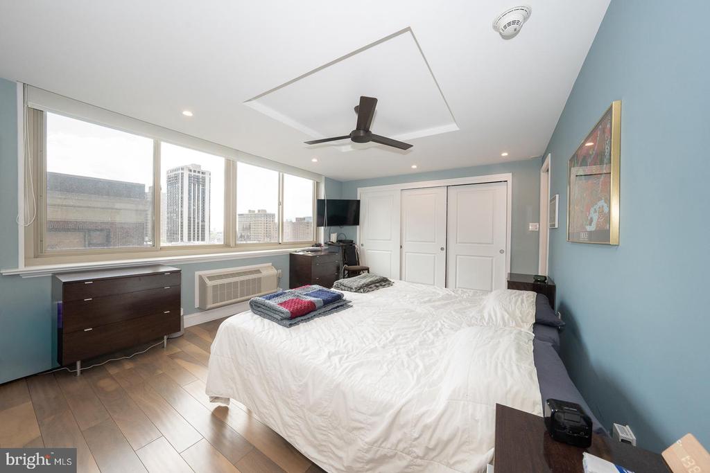 1919 CHESTNUT STREET Unit: 1018