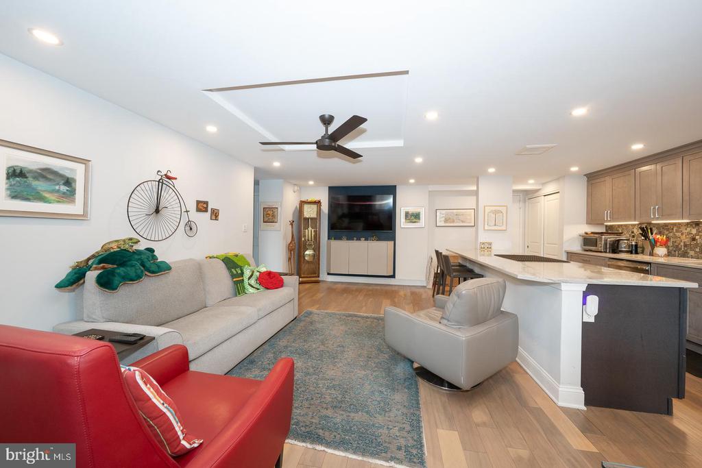 1919 CHESTNUT STREET Unit: 1018