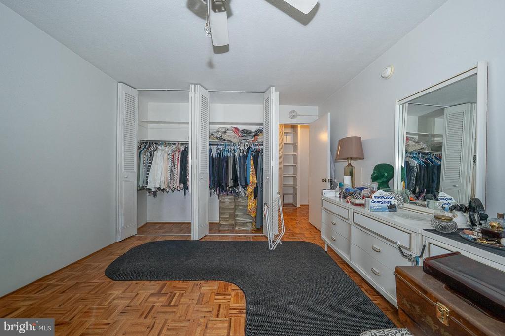 1919 CHESTNUT STREET Unit: 1824