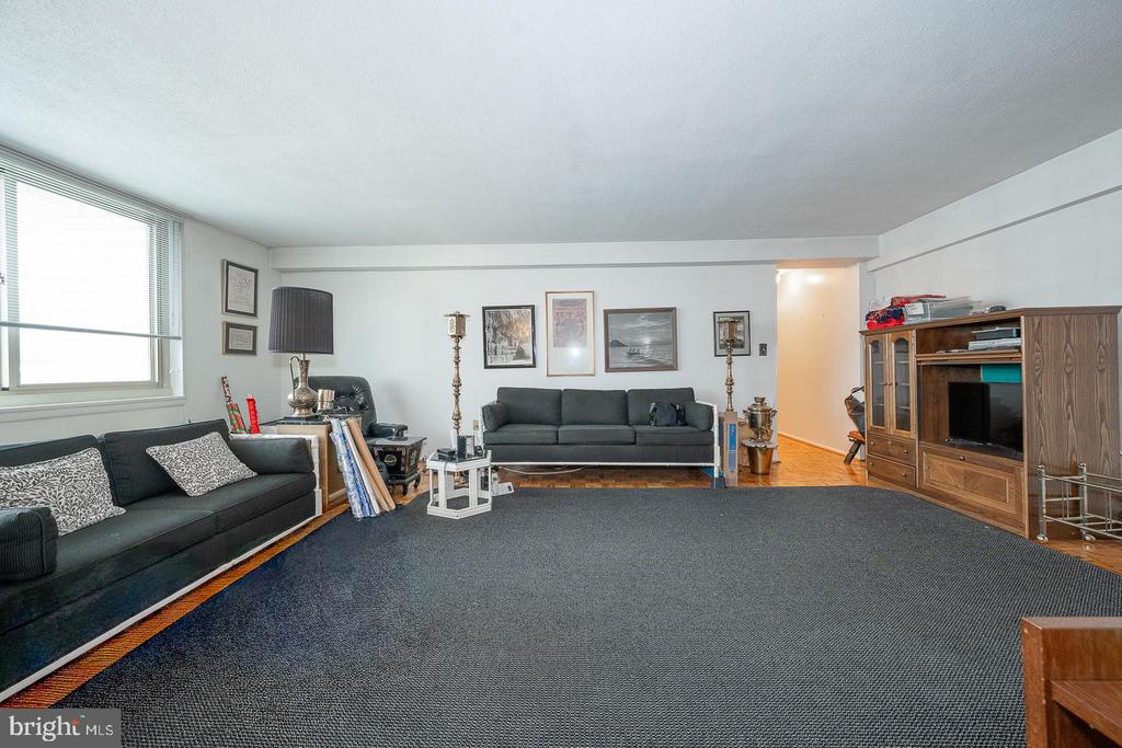 1919 CHESTNUT STREET Unit: 1824