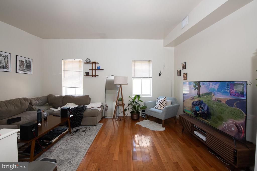 1526 MOUNT VERNON STREET Unit: 3