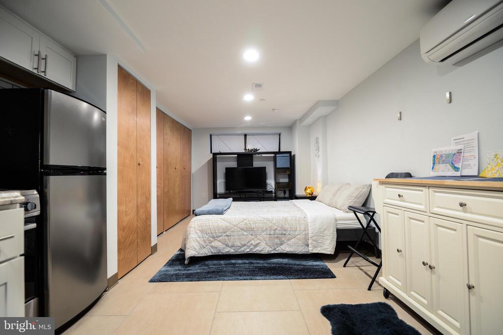 2016 LOCUST STREET Unit: LL