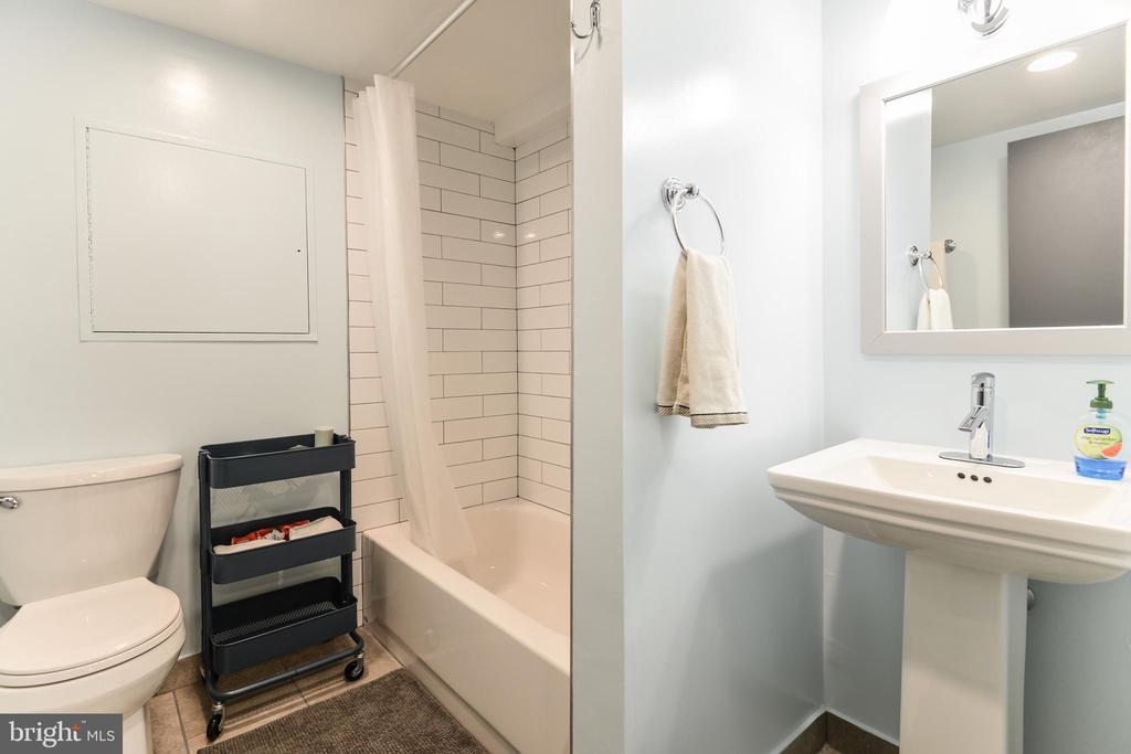 2016 LOCUST STREET Unit: LL