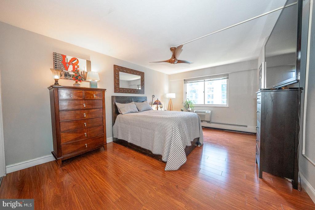 1900 JOHN F KENNEDY BOULEVARD Unit: 1808