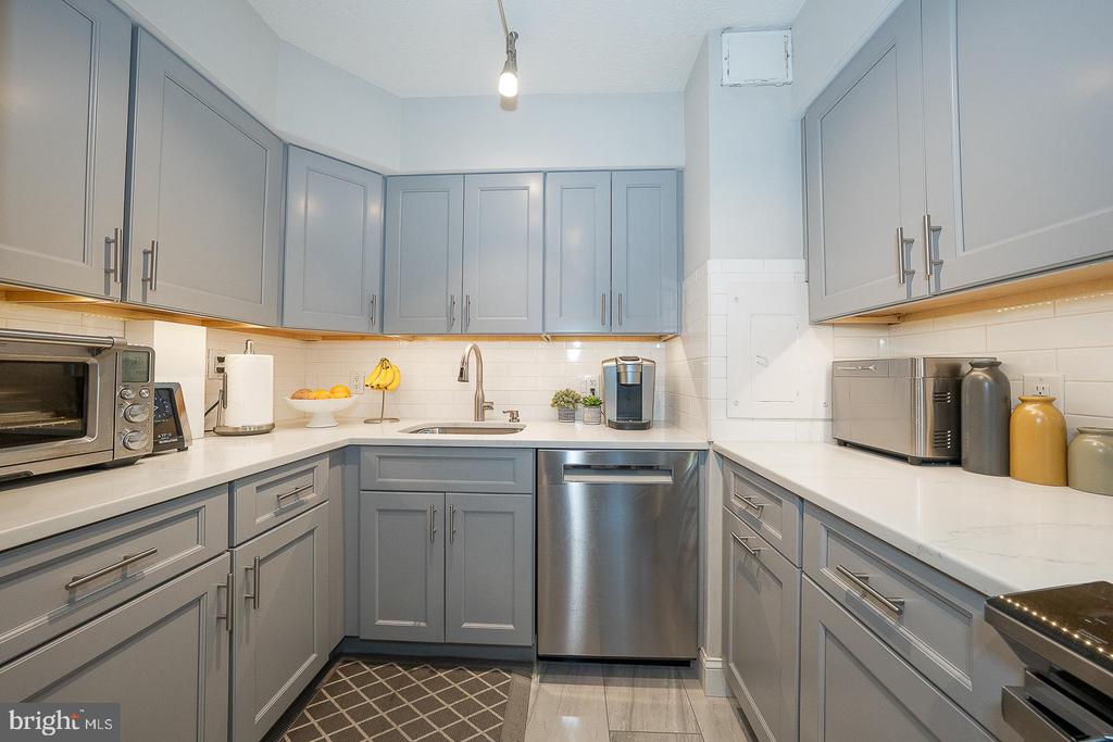 1900 JOHN F KENNEDY BOULEVARD Unit: 1808